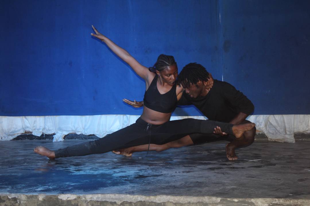 KivuArts's tweet photo. Les algues #Cie est une compagnie de danse contemporaine créée en 2014 par le chorégraphe Meschack kitatolya. La compagnie réside à Goma RDC,ou il a eu son  deuxième prix du meilleur chorégraphie au festival CIF en 2017 et troisième prix au concours artistique d'Aidprofen 20. https://t.co/dnzLT7oqPG
