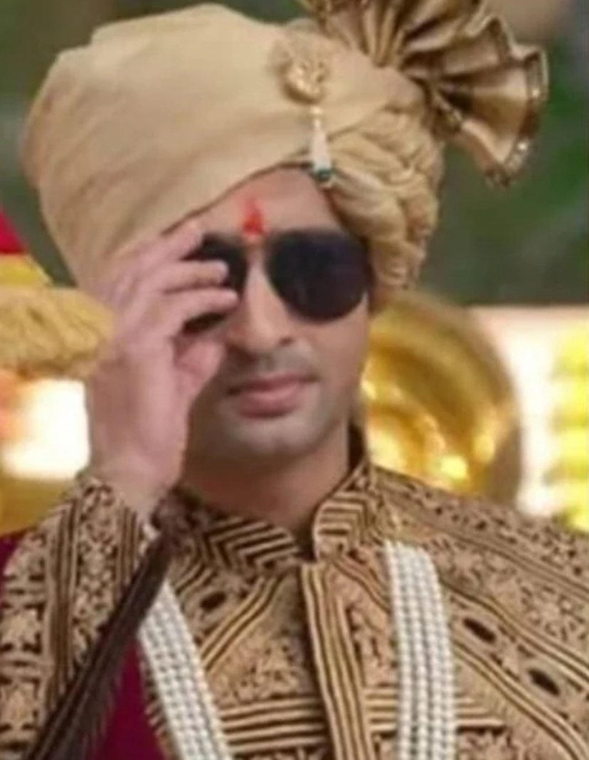 Stylish AbirThe Dulha lookIt was d long awaited MishBir wedding Abir had to stand out The golden black sherwani d fancy neckpiece n d golden dulha turban uff he was looking d best groom history has seenHis entry wid those black shades...  #EvergreenShaheerAsAbir