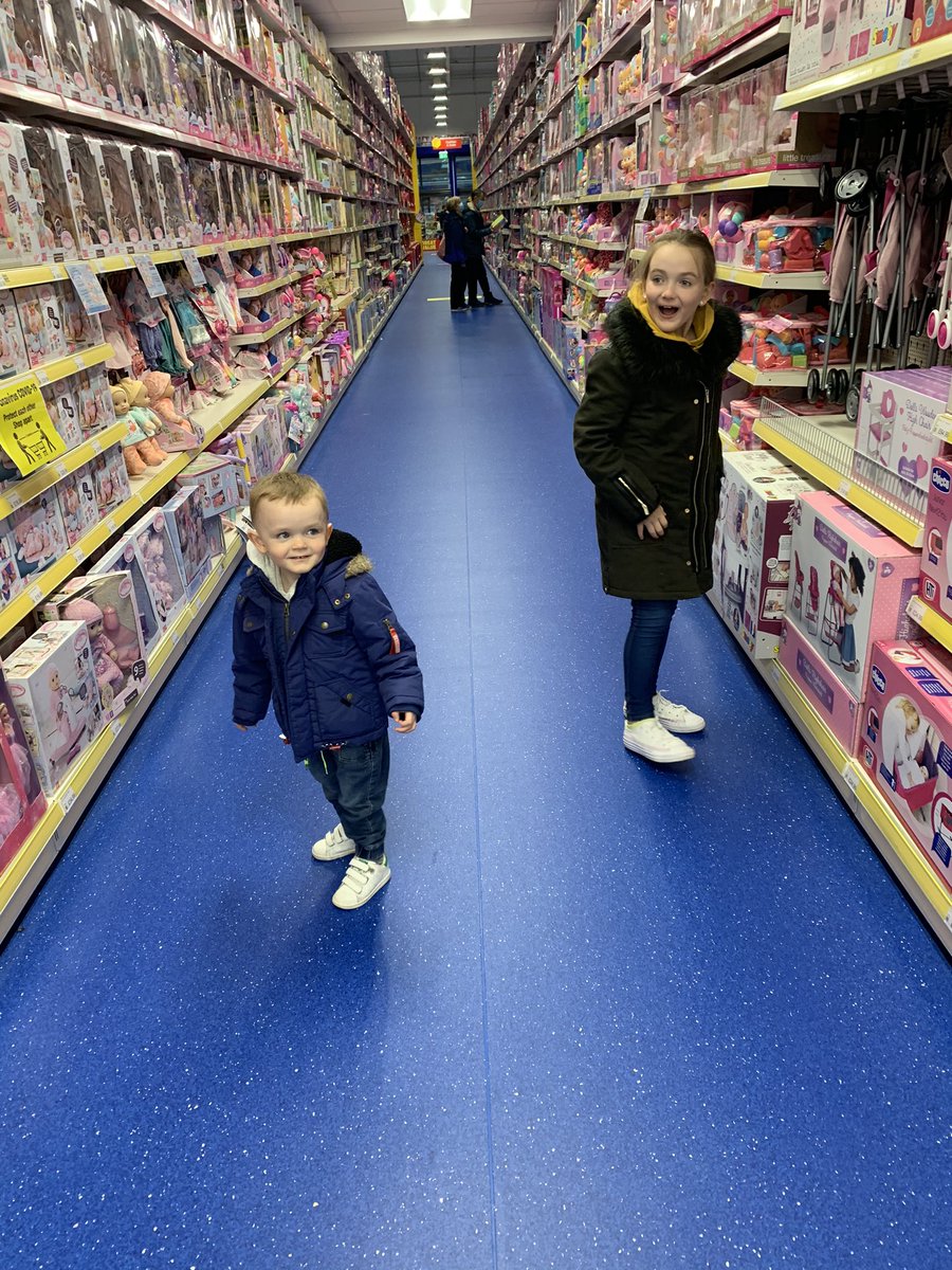 ZoeSamp84's tweet photo. The kids enjoying the new @SmythsToysUK in Harlow https://t.co/YLdGTHJIAx