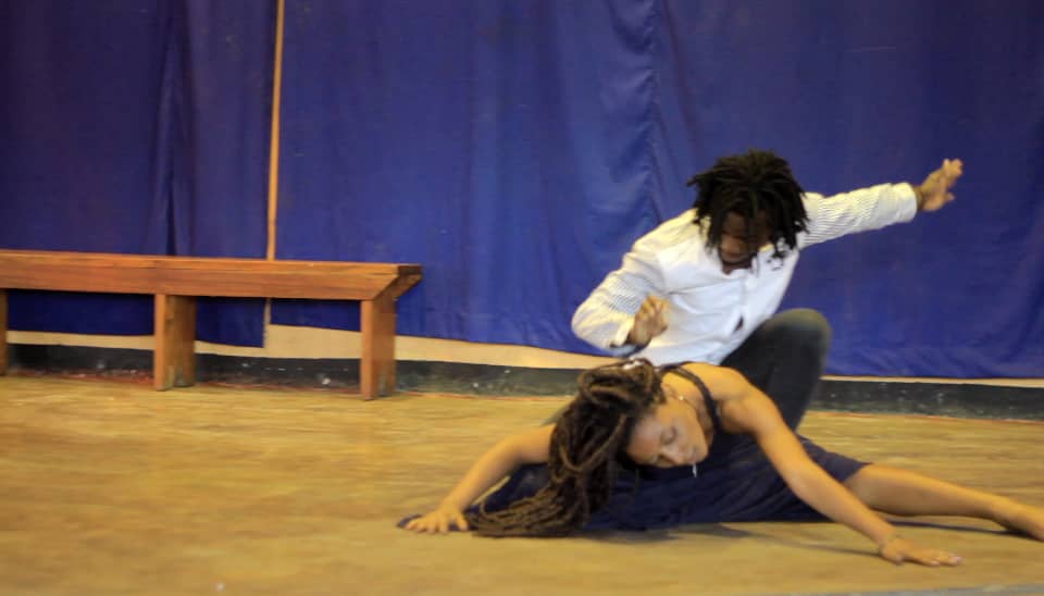KivuArts's tweet photo. Les algues #Cie est une compagnie de danse contemporaine créée en 2014 par le chorégraphe Meschack kitatolya. La compagnie réside à Goma RDC,ou il a eu son  deuxième prix du meilleur chorégraphie au festival CIF en 2017 et troisième prix au concours artistique d'Aidprofen 20. https://t.co/dnzLT7oqPG