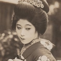 1921. JASEI NO IN (Lust of the Serpent). The first modern J-horror film. Eroto-horror based on a story by Ueda Akinari. Made by a director who’d apprenticed in the US. Contributors to the film included awesome horror writer Tanizaki Junichiro & actress Suzuki Sumiko (above). 23/