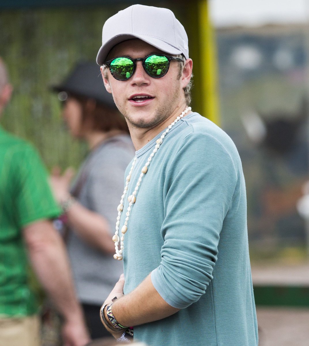 niall horan in baseball caps. a much needed thread;