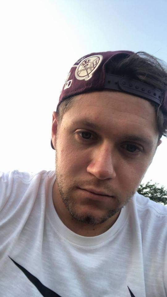 niall horan in baseball caps. a much needed thread;