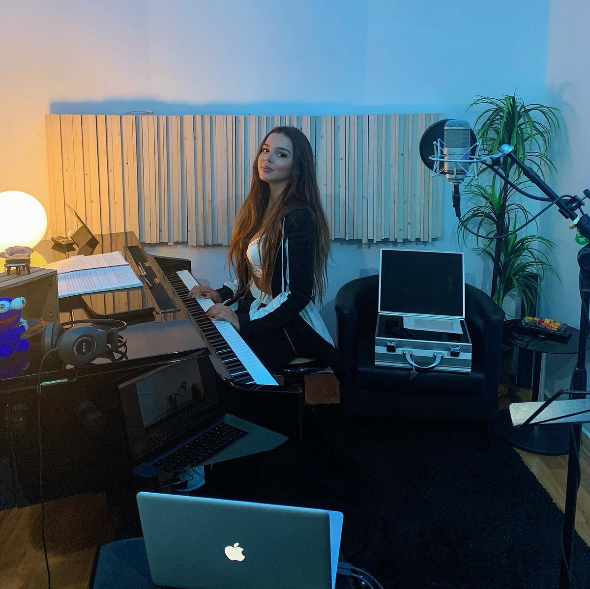 Belén Ayuso Oficial tweet media