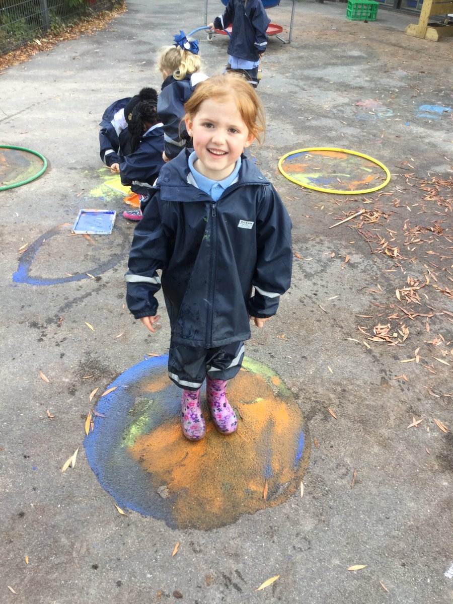 Charlestown_Pri's tweet photo. We also created dot art outside using hoops and powder paint, and colour mixed with wet chalks to create different colours of dots. 😊 #outdoorlearning #EYFS #outdoorart #TheDot https://t.co/E4bmM4KfQy