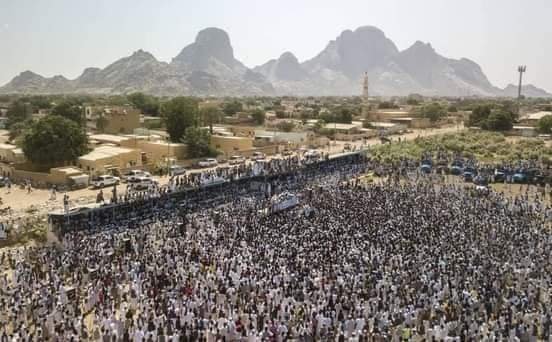 Alhadikassala's tweet photo. ولأننا بسطاء.. نندفع.
ولأننا قادرون..
نتحايل على عقد الحياة الشائكة: أحياناً بزفرة..
أحياناً بكلمة..
وأحياناً بقوة الذراع!
نتشابه في كل شيء.. في كل شيء..
لكن سامحني : تحت قميصي قلب..
وتحت قميصك.. مسدس

نزيه أبو عفش,

#مجزرة_15_اكتوبر_كسلا_تنزف https://t.co/EZaQ3uiuJk