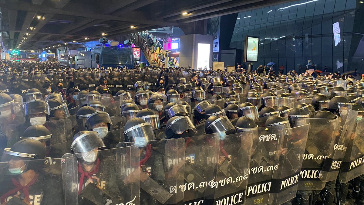 Shields and batons versus umbrellas and water bottles.  #16ตุลาไปแยกปทุมวัน  #ม็อบ16ตุลา