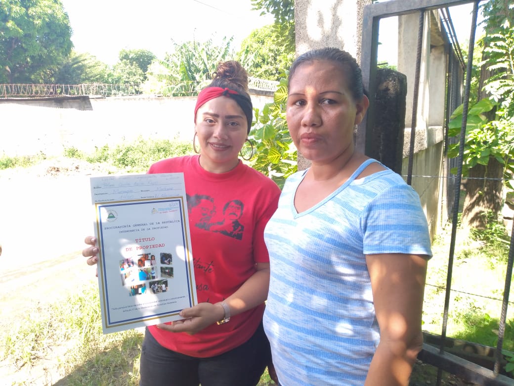 100Mateare's tweet photo. #Matere
Gobierno sandinista hace entrega de títulos de propiedad a familias #Mateareñas
#EnVictoriosaEsperanza https://t.co/bt8sjtTt7B