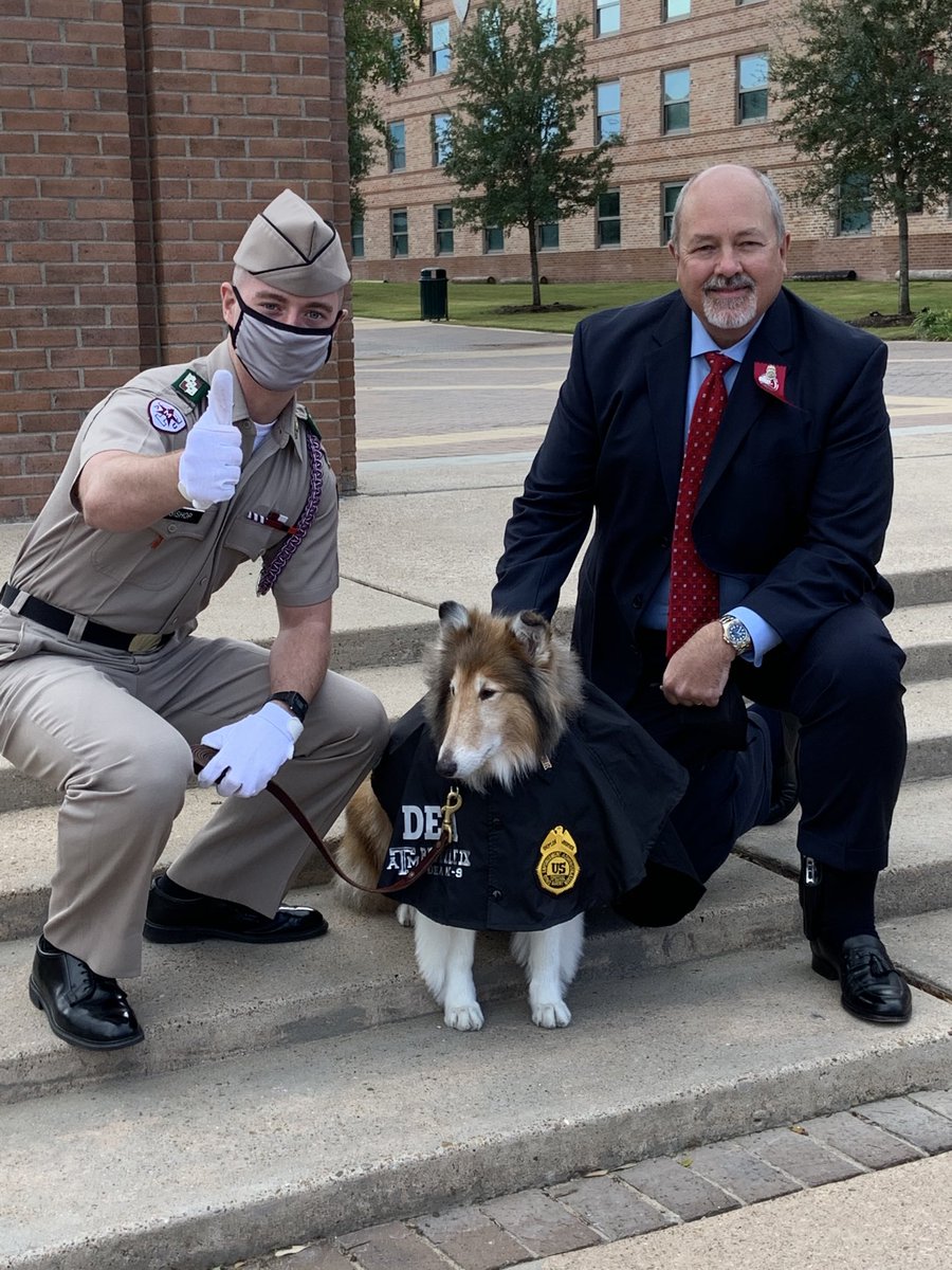DEAHOUSTONDiv's tweet photo. #DEAHoustonDiv is proud to partner with @TAMU and @reveille for #RedRibbonWeek this year. This morning Miss Reveille was made an honorary DEA K-9 to help promote Red Ribbon Week #BeHappyBeBraveBeDrugfree https://t.co/5BrtLm2ON6
