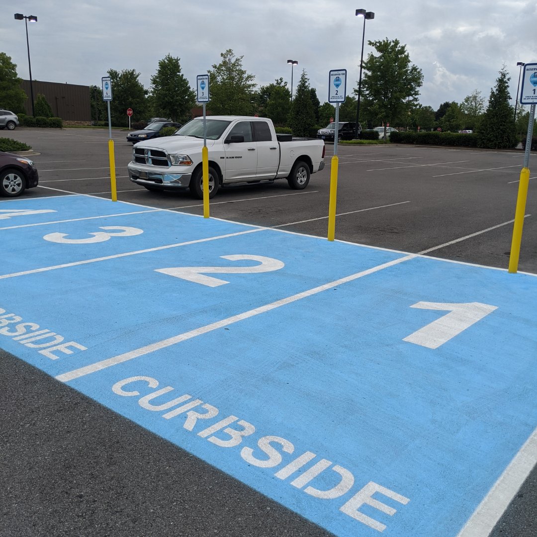 TNcrownpaving's tweet photo. Curbside pickup never looked so good! 33 Aldi stores just got a curbside facelift (paint, bollards and signs). 🙌 https://t.co/gXrP5LBZ8j