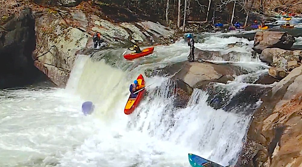 kayakSessionMag's tweet photo. Fun chain beater featuring a bunch of open canoes at baby falls on the Tellico River in Tennessee (Usa) during the Aint Louie Fest (ALF) #whitewater #carnageforall #kayaksession #opencanoe #ALF https://t.co/cAWTA0GzOc https://t.co/Iyl4YTstHI