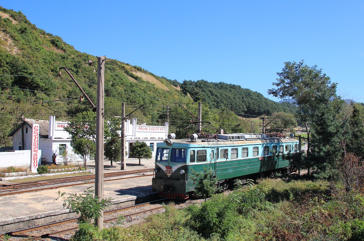 Die 900er-Serie mit Sitzplätzen ist eigentlich ein 1-Wagen-Triebwagen, quasi ein elektrischer 5047er...