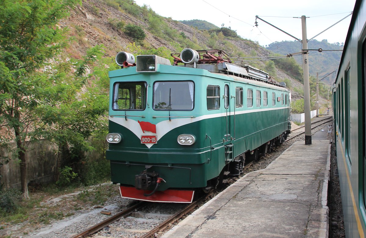 Die 900er-Serie mit Sitzplätzen ist eigentlich ein 1-Wagen-Triebwagen, quasi ein elektrischer 5047er...