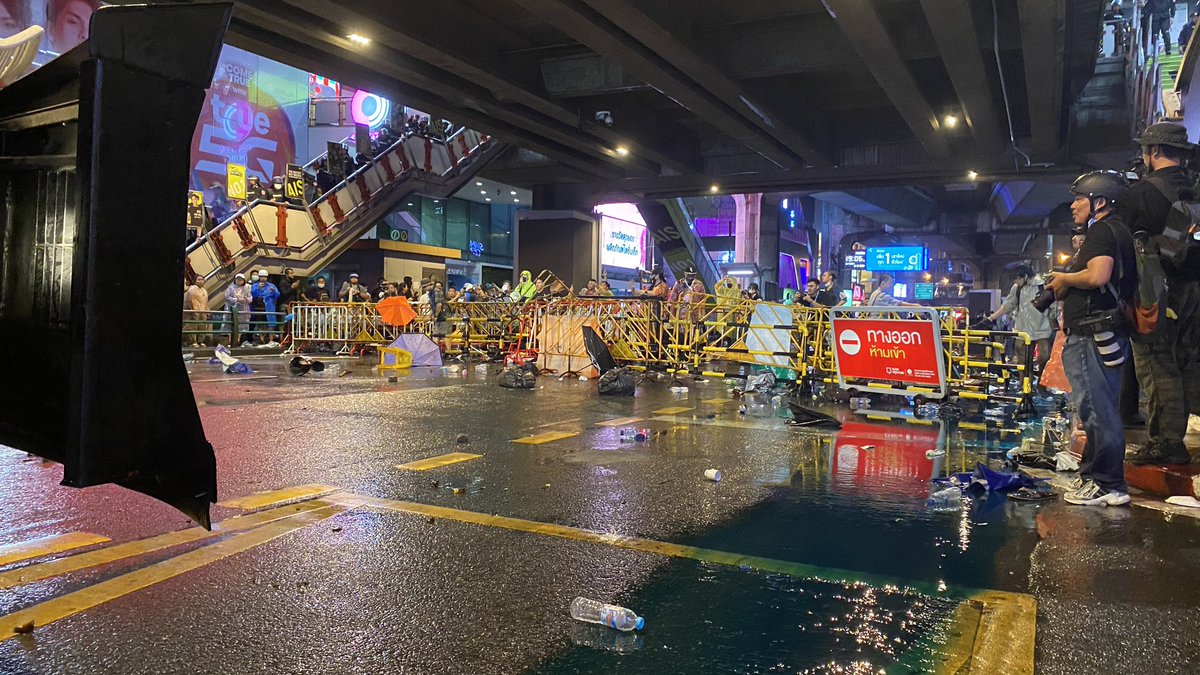 The pause after the first charge before many to come.   #16ตุลาไปแยกปทุมวัน   #ม็อบ16ตุลา