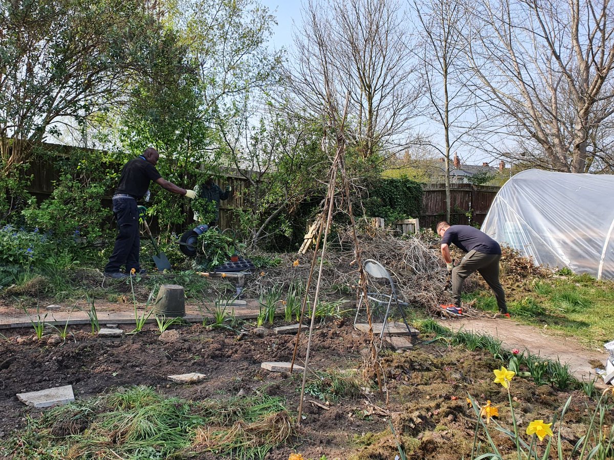 BlackCountryNHS's tweet photo. 🌺🌿We are delighted to announce that the #AHP team at HSH have received a donation of £1,000 from the #WestBromwich Building Society to help them develop their Therapy Garden! 👏

Read more here: https://t.co/UubRjzsoDW 

Well done to our awesome #AHPs! 🌟😊 #WeAreBlackCountry https://t.co/TPqU3HjuW4