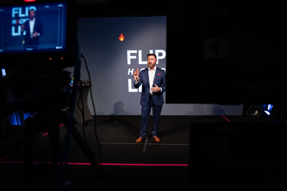 HeroSpeaker's tweet photo. An honor to share the stage with my friend Bill Allen and pour #TheHeroEffect into his community at Flip Hacking Live. Real deal heroic entrepreneurs that are virtually unstoppable! #7FigureFlipping https://t.co/aumvc363CP