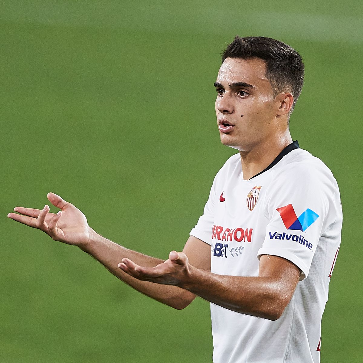 To use him as a contrast to Shaw/Telles, I& #39;ve picked out Sergio Reguilón for dribbling. He played in a very offensive Sevilla side last season, but according to  @wyscout he stopped at 56.3% on 3.66 dribbles attempted. That& #39;s considerably lower than both Telles and Shaw.