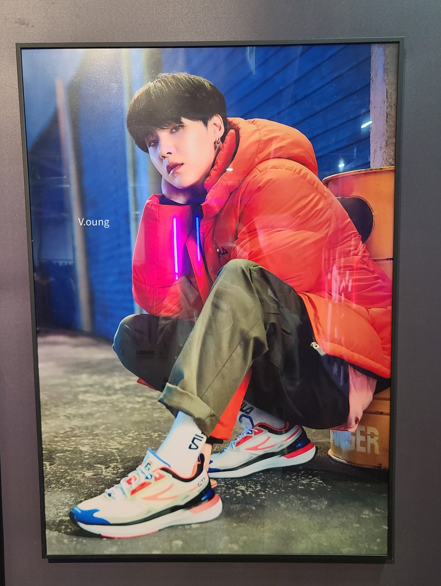 @taeflowering 📸| BTS X FILA POP UP STORE | SUGA (parte 1)
#KCAMexico #ARMY #OnBTS @BTS_twt
©voung1230 https://t.co/OZPpidpf0H
🏷 #민윤기 #슈가 #방탄소년단 #Suga #Yoongi #minyoongi #minsuga #btssuga #btsyoongi #agustd #btsupdates #yoongibts #BTS #army