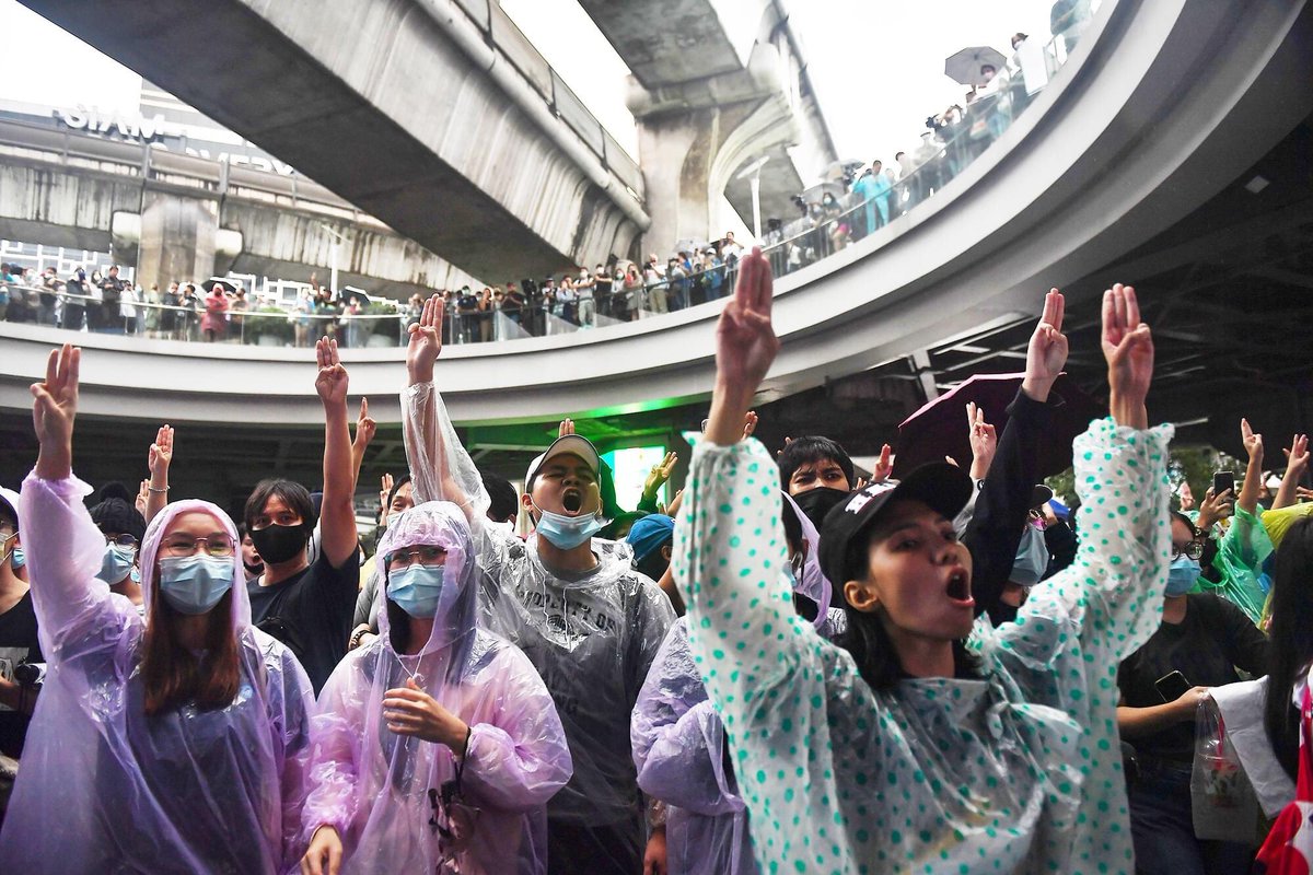 _joeysiu's tweet image. Please stand with the courageous people of Thailand to stop the regim from suppressing them💪🏻💪🏻

#หยุดคุกคามประชาชน
#ขีดเส้นตายไล่เผด็จการ

#MilkteaAlliance
#StandWithThailand 🇹🇭🇹🇭

(Photo by LILLIAN SUWANRUMPHA/AFP via Getty Images)