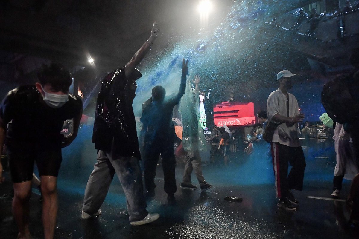 _joeysiu's tweet image. Please stand with the courageous people of Thailand to stop the regim from suppressing them💪🏻💪🏻

#หยุดคุกคามประชาชน
#ขีดเส้นตายไล่เผด็จการ

#MilkteaAlliance
#StandWithThailand 🇹🇭🇹🇭

(Photo by LILLIAN SUWANRUMPHA/AFP via Getty Images)