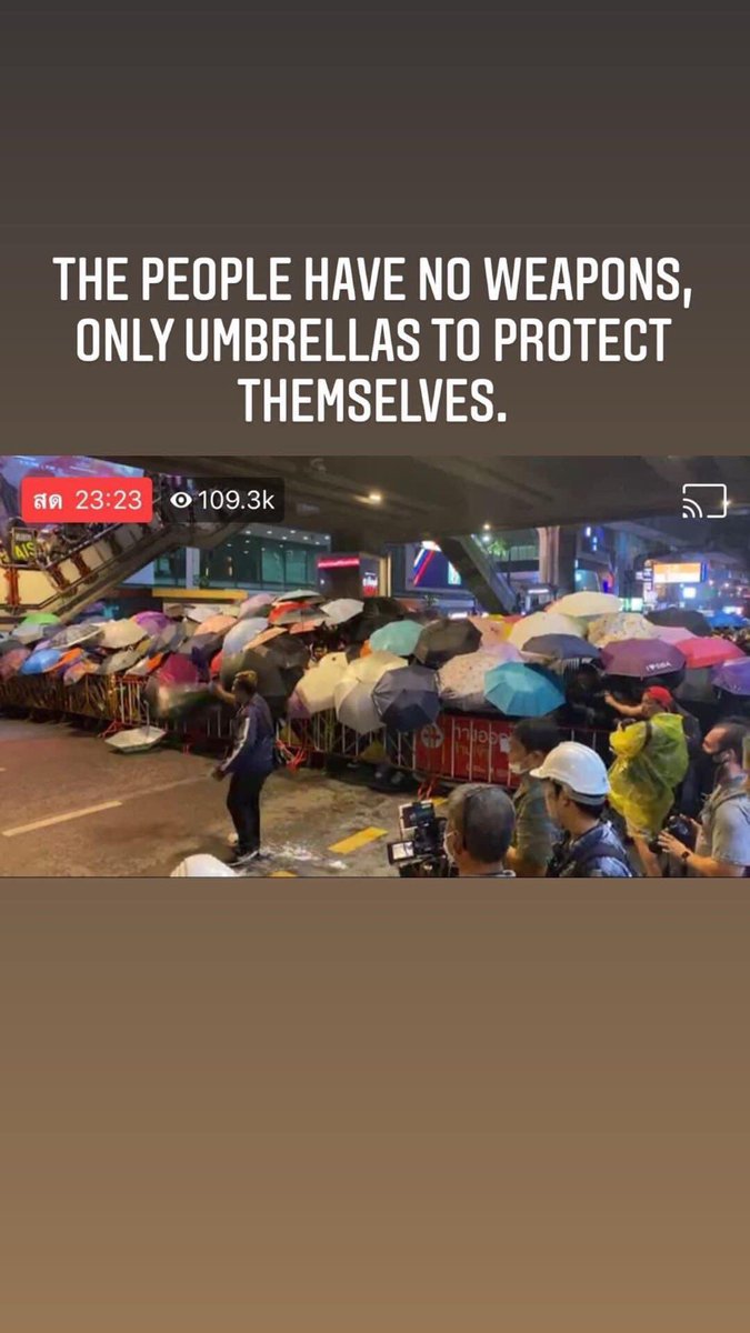 LEEKNOW_TH's tweet photo. Thai government use violence against unarmed people.

We need your help pls

#16ตุลาไปแยกปทุมวัน #ม็อบ16ตุลา 
#whatishappeninginthailand https://t.co/FoH2wvoI4g