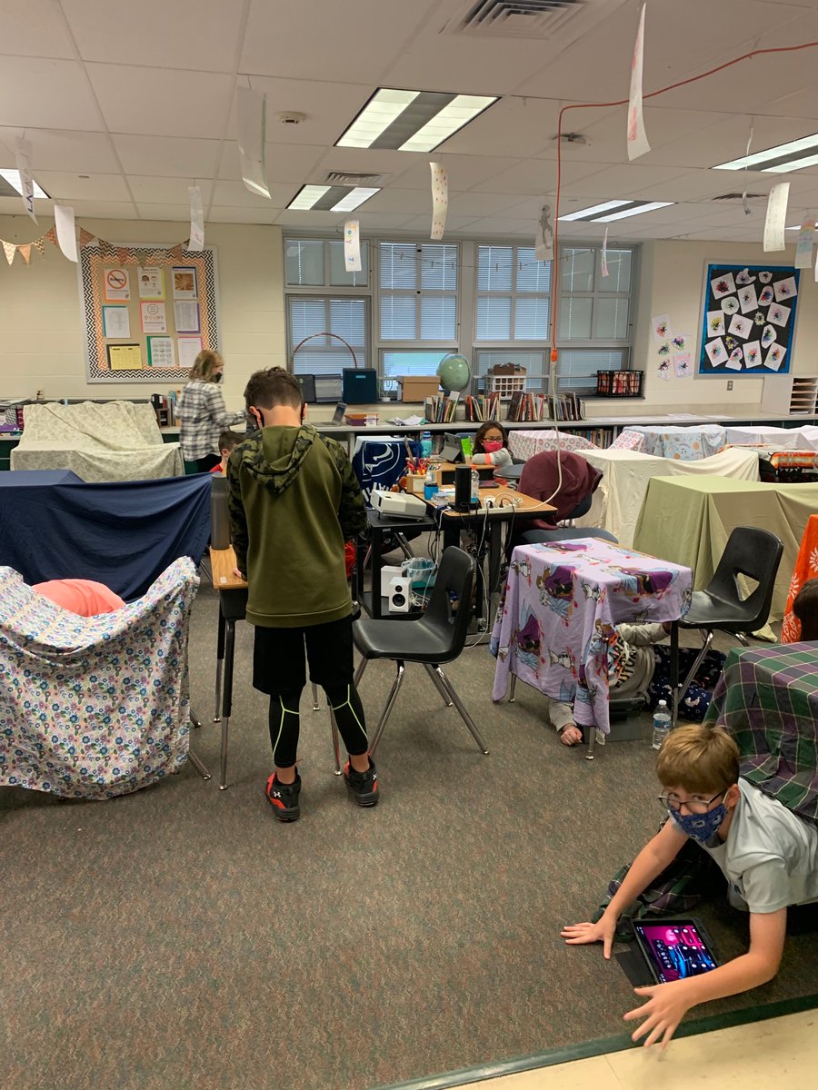 OneSweetBunch's tweet photo. Fort day is officially our favorite! https://t.co/CDE0n0qRkL