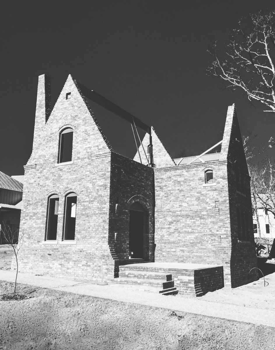 This is my house just after the mass masonry phase was completed. Note that it’s already architecture.. with only two materialsーbrick and mortar. One of eight cottages in The Borough pocket neighborhood; a micro village in the DPZ town of Carlton Landing, Oklahoma.