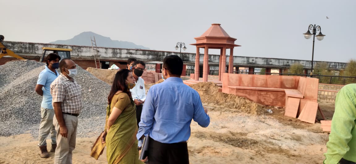 सभा०आयु० <a href="/drarushimalik/">Dr.Arushi Malik IAS</a> द्वारा अजमेर जिले में “स्मार्ट सिटी प्रोजेक्ट” के तहत आनासागर पाथ वे,सुन्दर विलास एक्सटेंशन, आजाद पार्क,ऐलीवेटेड रोड,KEM होटल,शिवाजी पार्क में चल रहे निर्माण कार्यो का जायजा लिया,अधिकारियों को कार्यो में प्रगति लाने के निर्देश दिये
<a href="/RajGovOfficial/">Government of Rajasthan</a> 
<a href="/RajCMO/">CMO Rajasthan</a>