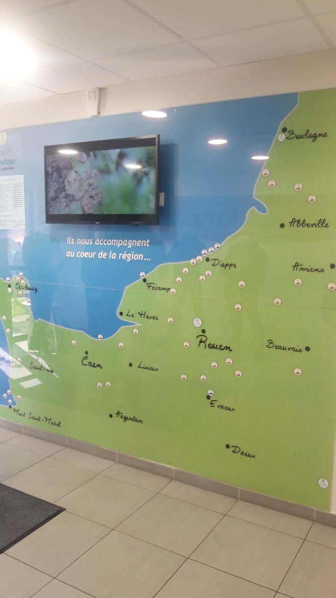 IsabelleRSC's tweet photo. Visite de Terre Azur Normandie @GroupePomona pour les équipes @GroupeConvivio. Visite des entrepôts, découverte des producteurs locaux chez qui ils s'approvisionnent pour nous distribuer de façon mutualisée. Découverte de la partie marée pour le poisson frais livré chaque jour ! https://t.co/JDyu2gRlbK