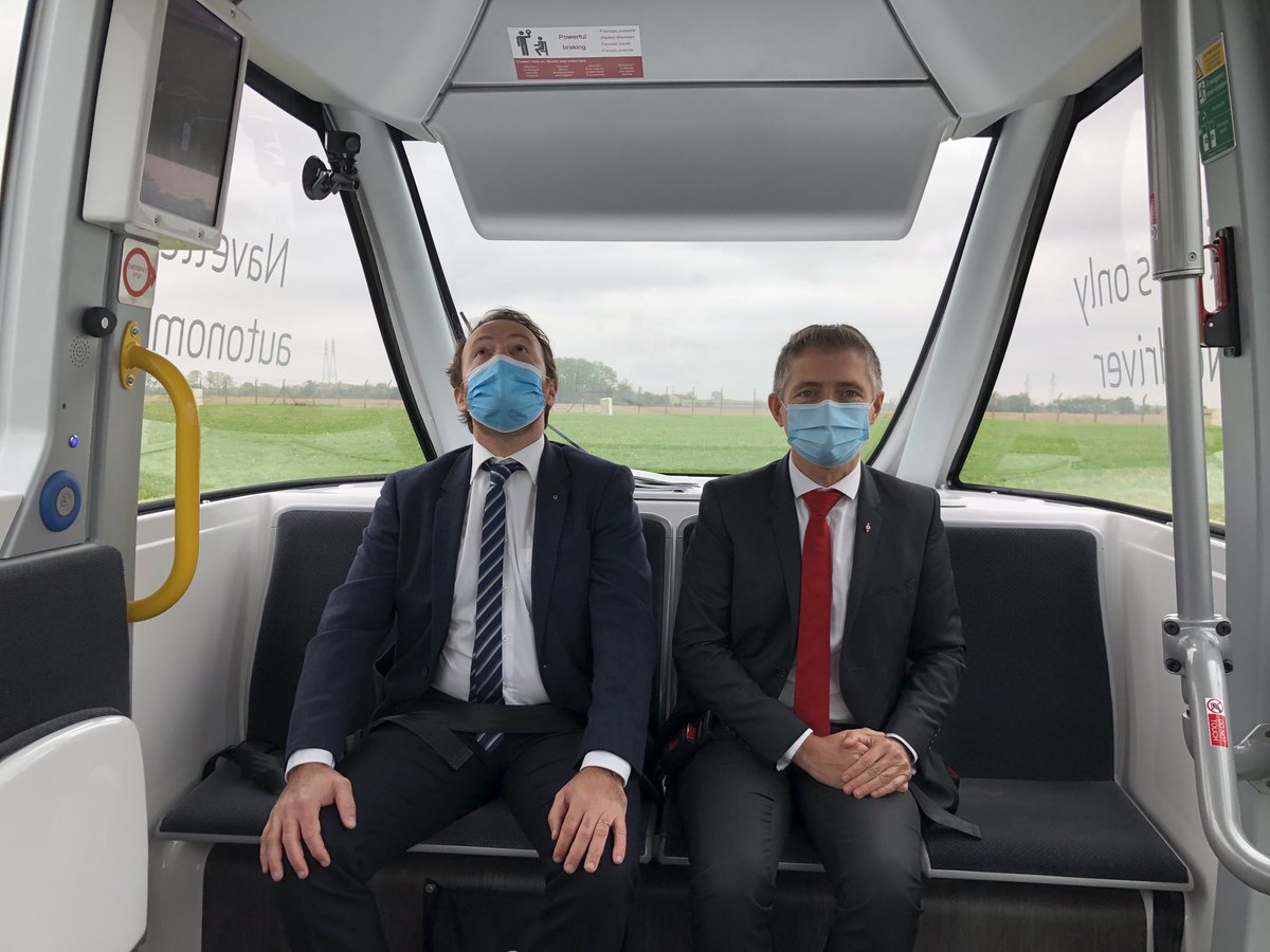 #Keolis inauguration de la navette autonome au CNTS de Châteauroux en compagnie du maire ⁦<a href="/GilAverous/">Gil Avérous</a>⁩ et du pdt de Navya ⁦<a href="/EtienneHermite/">Etienne Hermite</a>⁩ .une grande première pour un voyage réellement sans conducteur supervisé à distance! Un pas de plus vers l autonomie complète !