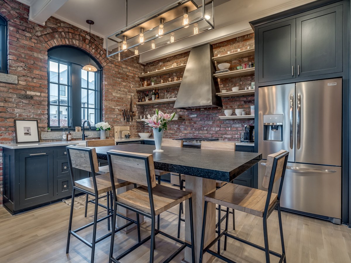 Kitchen: