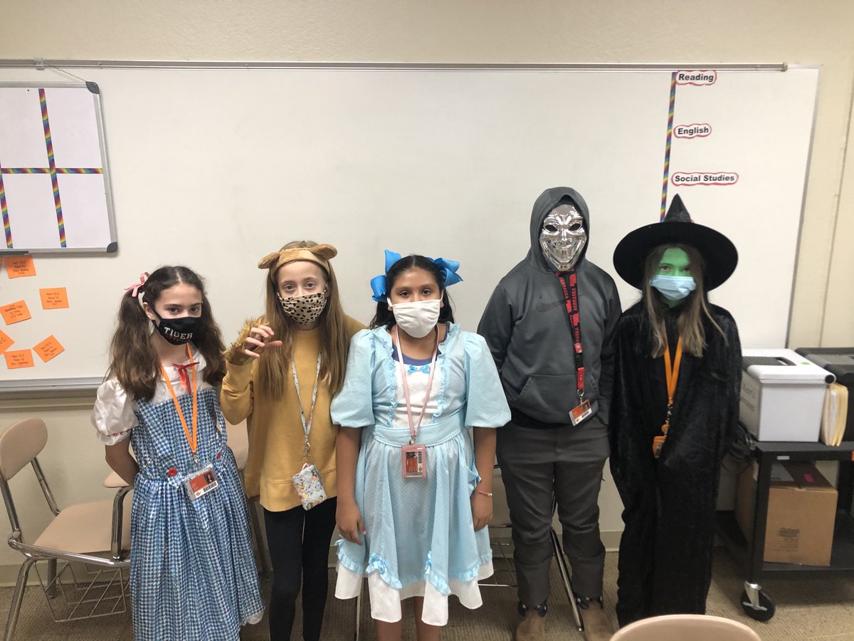 hpstigers's tweet photo. Sixth graders enjoyed a fun Wizard of Oz day to end the quarter. After reading the book, they dressed up as a character, made a tornado in a bottle, calculated the cost of the yellow brick road, and competed in Oz trivia. There’s no place like HMS!
#hpstigers #tigerstronghms https://t.co/aqoWa0V8mF