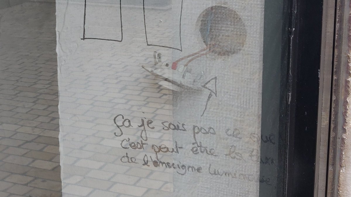 MathisHammel's tweet photo. Si les électriciens laissaient des commentaires comme les développeurs https://t.co/gNIxLO7vFK