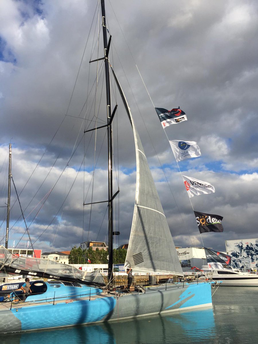 didaccostaVG's tweet photo. Hoy estamos acabando de poner las nuevas velas de @quantumsails, 7 en total. Este es el último cambio importante que nos quedaba por hacerle al One Planet Onean Ocean antes de que empiece la vuelta al mundo 🌍
#TeamDidac #Quantumsails #imoca #vendeeglobe #vg2020 https://t.co/0v4xjYSD1U