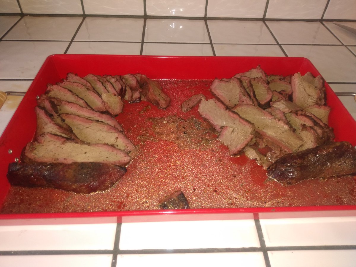 TonysBbqPit's tweet photo. Hooked up a couple Tri Tips 💪😎♨️💨💯... CAME OUT BOMB AF https://t.co/dwjg3DSgab