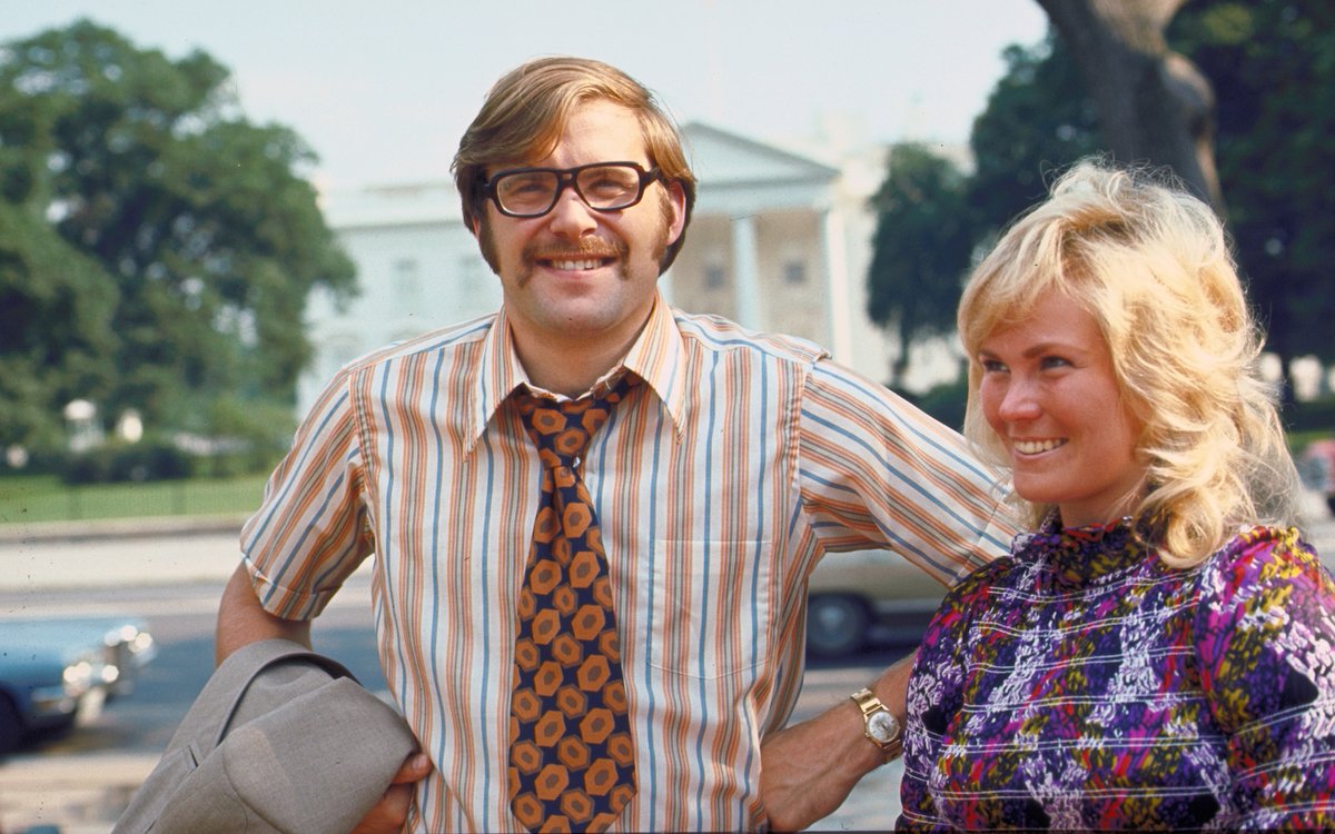 2/11 After anchoring  @CanadiensMTL’s 1971 Stanley Cup win, goalie/law student Ken Dryden went to Washington to work on a water pollution project for consumer advocate Ralph Nader, part of “Nader’s Raiders.” Here, Ken and his wife Lynda in front of the White House. …