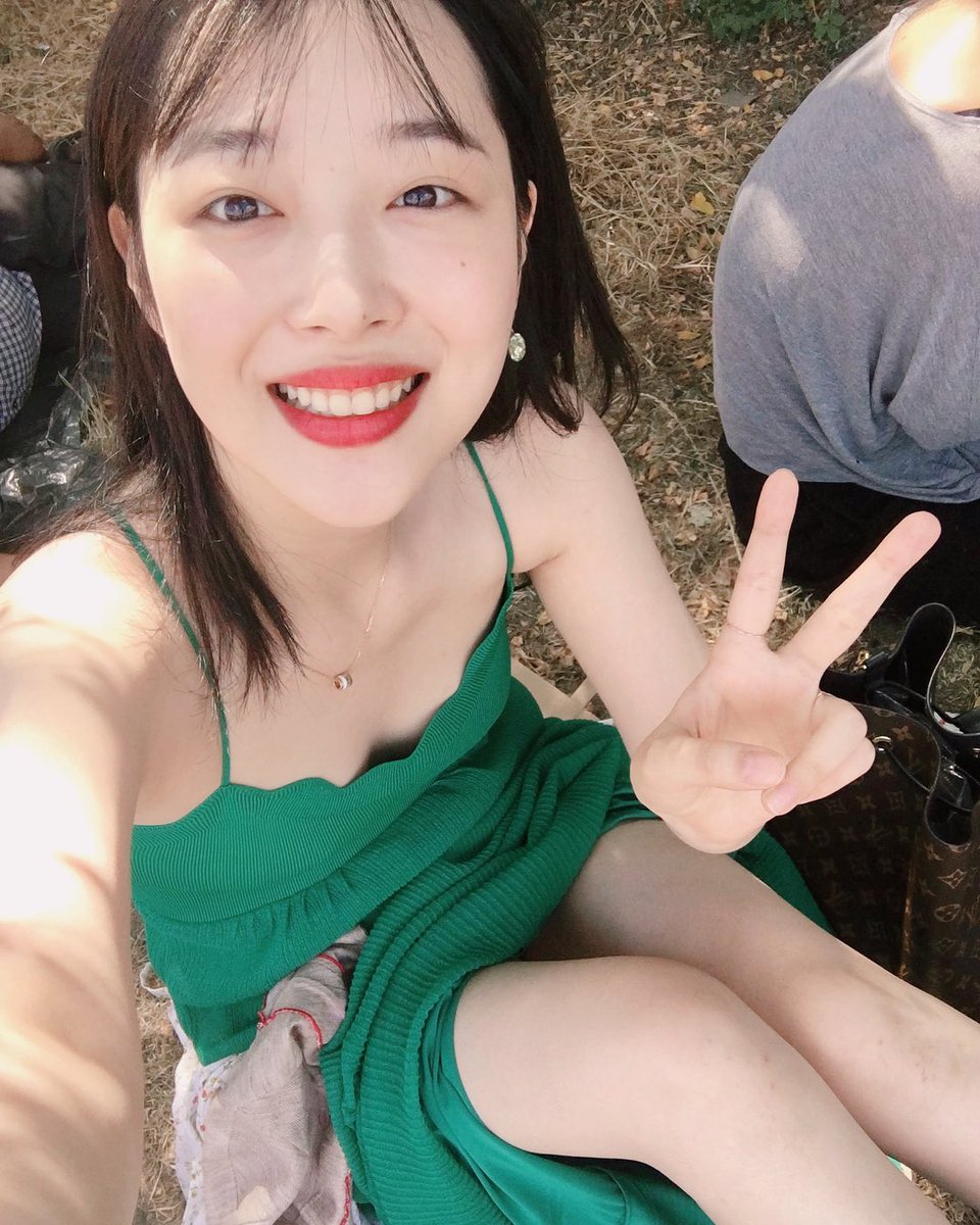 ssulpics's tweet photo. ・ ・ #SULLI: good morning, peaches! ˒ ♡ ˎˊ˗ https://t.co/NPCkOIvh4I