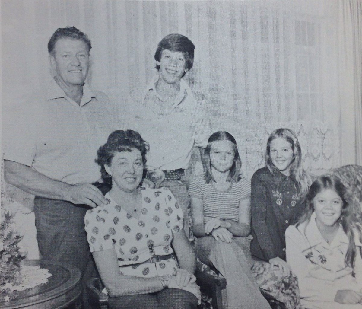 UDAMilk's tweet photo. Creamline Dairy, one of our founding members, is celebrating its 60th anniversary!
Arie and Mary Spruit immigrated from Holland during the war, started dairying in California, and moved to Arizona in 1960 to help start our co-op.
#CoopMonth #UDAMilk https://t.co/DhcRwhiRje