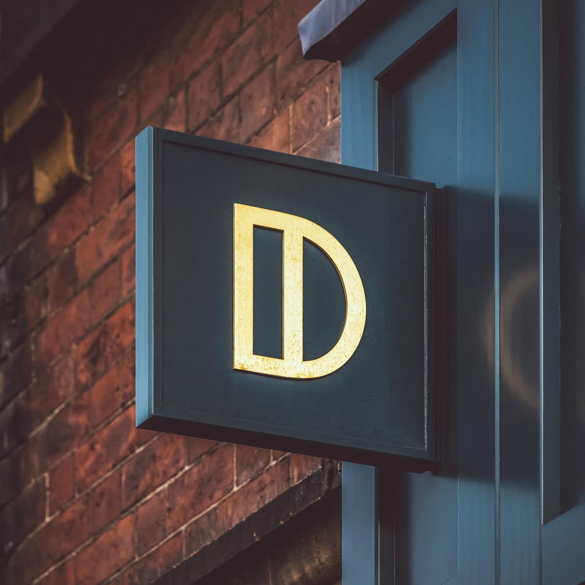 In one of our latest projects we worked alongside Sheffield based opticians David Inman Bespoke Opticians. The work involved an overhaul of their identity as well as new creative direction for their store interior and contact-free eye testing labs.