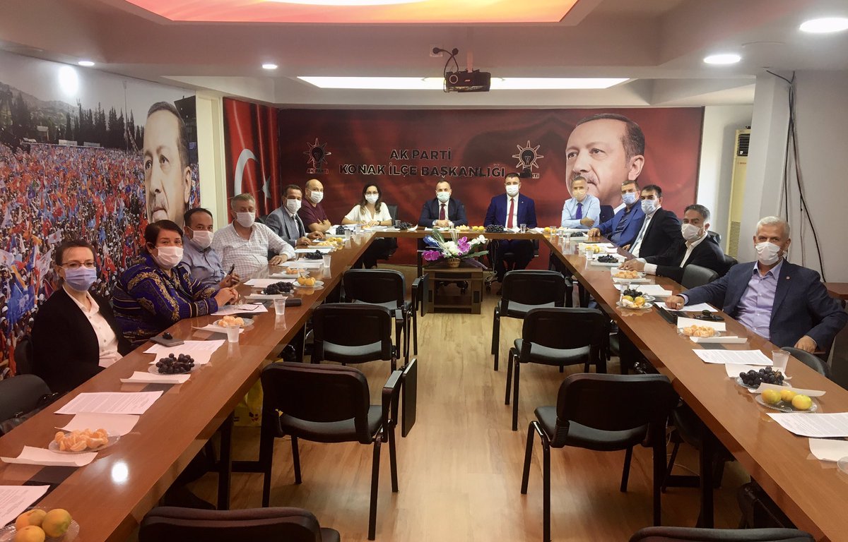 ozgurhizal35's tweet photo. Bugün grup toplantımızı Konak İlçe Başkanımız Sait Başdaş’ın ev sahipliğinde, ilçe binamızda gerçekleştiriyoruz. 
@SAITBASDAS ve ekibine teşekkür ediyor, toplantımızın hayırlara vesile olmasını diliyorum. https://t.co/4XIMRpDFde