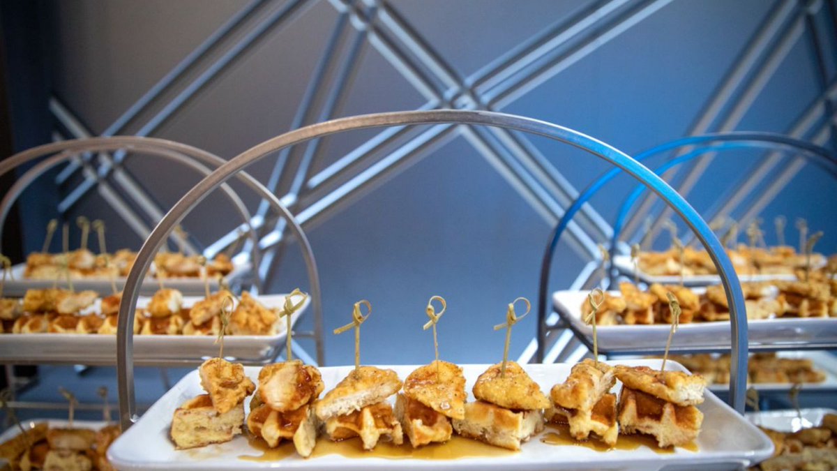 GEAppliancesCo's tweet image. This week we won the @EXHIBITOR Sizzle Award for our 𝘽𝙚𝙨𝙩 𝙞𝙣 𝙎𝙝𝙤𝙬 presence at the #KBIS2020 industry tradeshow back in January! 🏆 Thanks to @bluemangroup and the entire GEA team that helped make it happen!