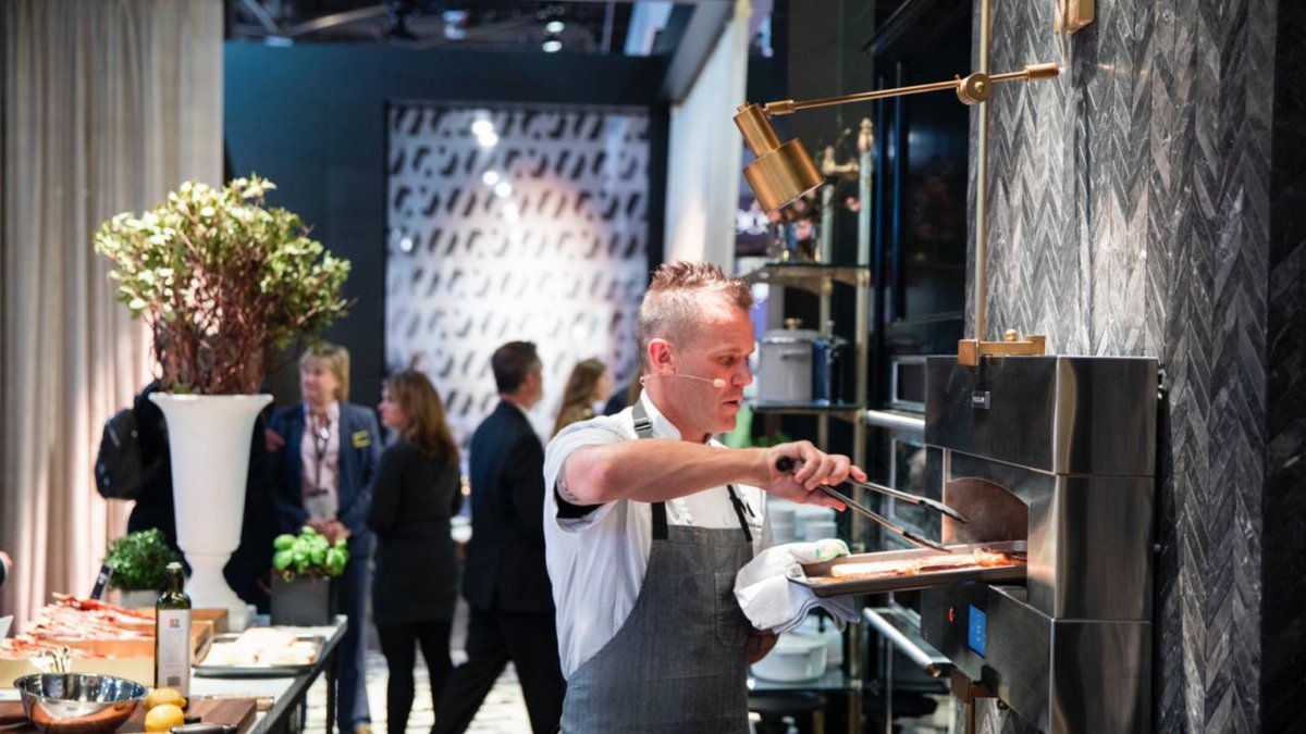 GEAppliancesCo's tweet image. This week we won the @EXHIBITOR Sizzle Award for our 𝘽𝙚𝙨𝙩 𝙞𝙣 𝙎𝙝𝙤𝙬 presence at the #KBIS2020 industry tradeshow back in January! 🏆 Thanks to @bluemangroup and the entire GEA team that helped make it happen!