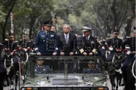 DeniseDresserG's tweet photo. El presidente @lopezobrador__ entrega control de puertos/aduanas/negocios/programas sociales/seguridad pública a Fuerzas Armadas, diciendo que son “incorruptibles”. Pero arresto de #Cienfuegos en EEUU por narcotráfico demuestra cuán equivocada es la apuesta de la militarización. https://t.co/e3b9D0y9Cz