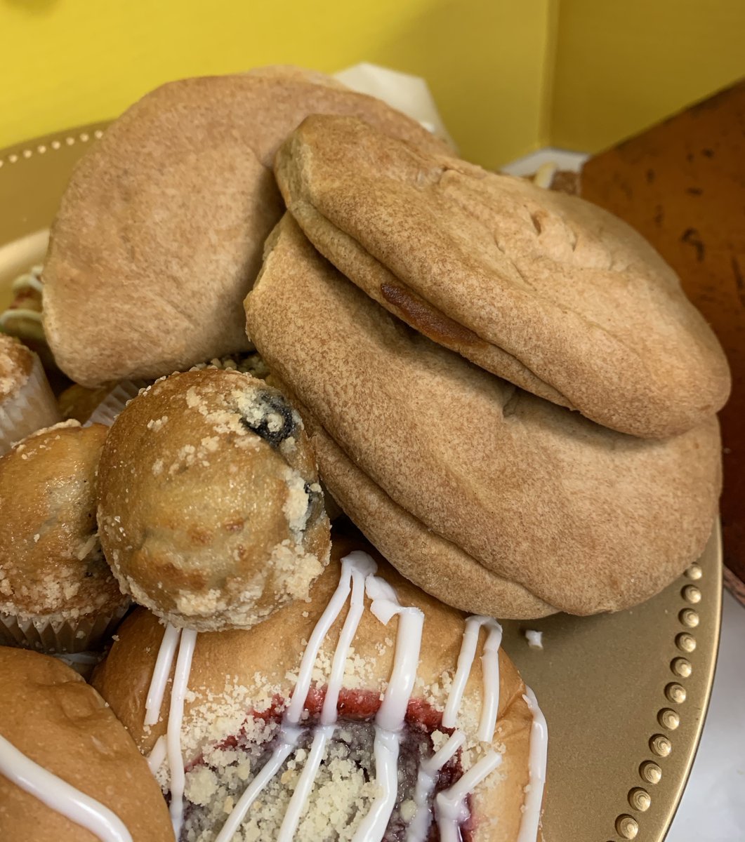 cimarronfastop's tweet photo. Which one are you grabbing?! π
#Breakfast #Treat #SweetTreat #Yum #Muffins #Kolache #CimarronFastop #CimarronBakeries https://t.co/VxipDXsGnN