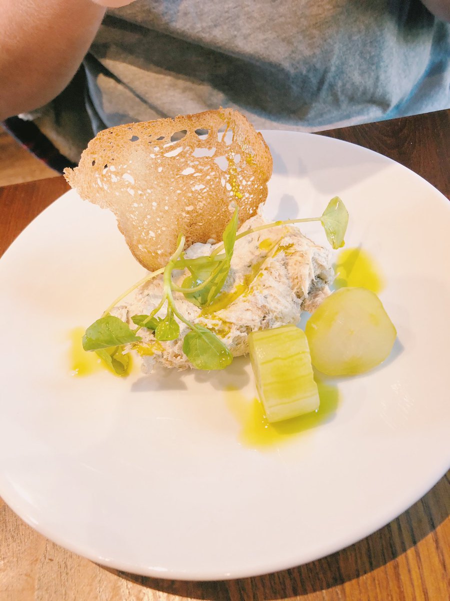 Celebrating a hard weeks work with an early finish and lunch at @blackfriarsrestaurant 🍂

Happy Friday everyone!🍁

#fridayfeeling #autumnleaves #blogger