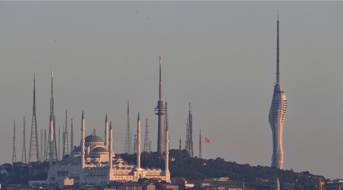 Yalnız iyi temizledik. 😎

Not: Arkada tek kalan beton kule de çok yakında gidecek.