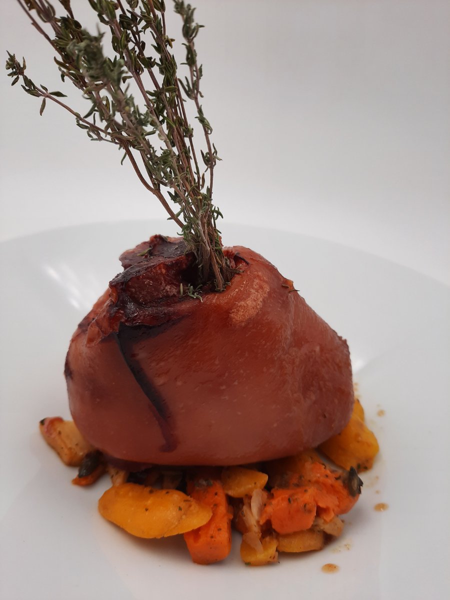 hostellerie11's tweet photo. Venez découvrir la Carte du Mois concocté par le Chef de l'Hostellerie des #Corbieres @hostellerie11 #Lagrasse.
On vous propose des plats de saison élaborés avec des produits locaux.
 #restaurant #automne @amarserou https://t.co/0zmx9qmO5a