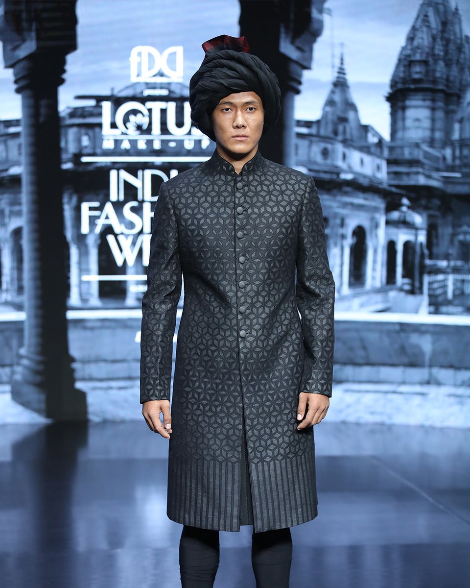 Designer Abhishek Gupta showcased his collection "Benares" at the first-ever phygital edition of FDCI's #LMIFWSS21. 

<a href="/LotusHerbals/">Lotus Herbals</a> <a href="/DLFEmporio/">DLF Emporio</a> <a href="/thechanakya_/">TheChanakya</a> 
#LMIFW #FDCIGoesDigital