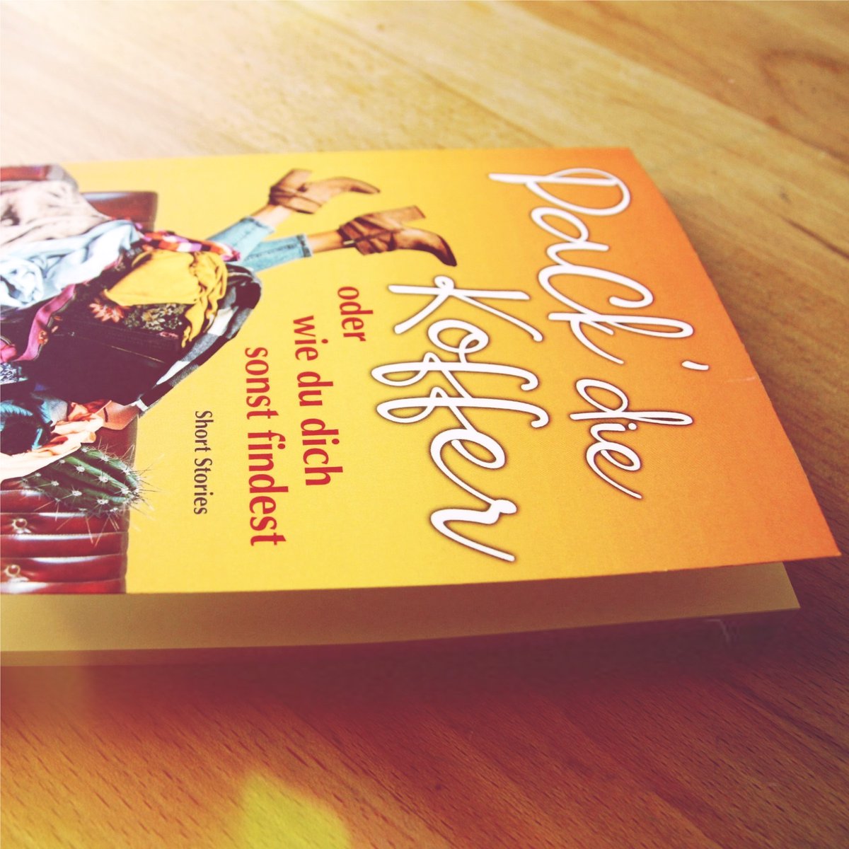 SWreski's tweet photo. 😍 Mein neues #Buch ist da😃 !!!
#bestellbar #lieferbar #lesbar
https://t.co/LK5a4EHbWC "Pack´ die Koffer oder wie du dich sonst findest" - Short Stories mit Biss und einem Schuss Humor.  #bookstagram #book #lesen #shortstory #author 
#cover von Constanze Kramer -Coverboutique https://t.co/4mQ5MuesUM