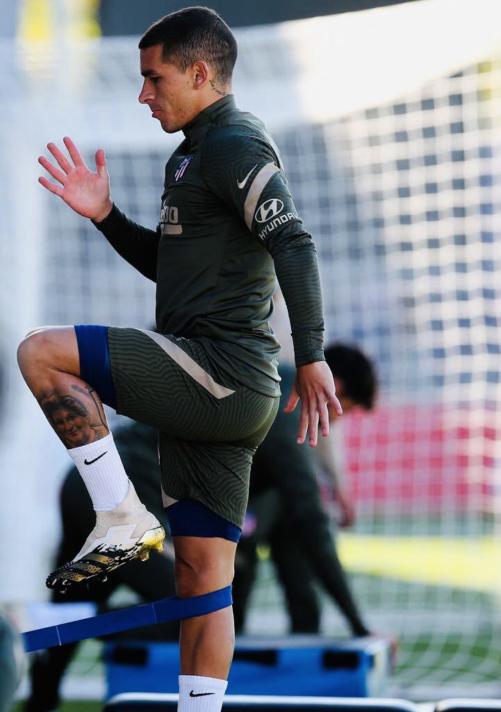 👏🔝 Lucas Torreira se perfila como titular en el centro del campo del Atlético de Madrid contra el Celta de Vigo.
Simeone lo paró en el 11 inicial con Koke en los entrenamientos. https://t.co/va4RslesCg